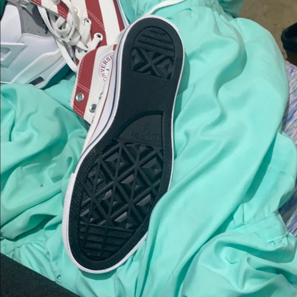 Converse Men 5 Women’s 7